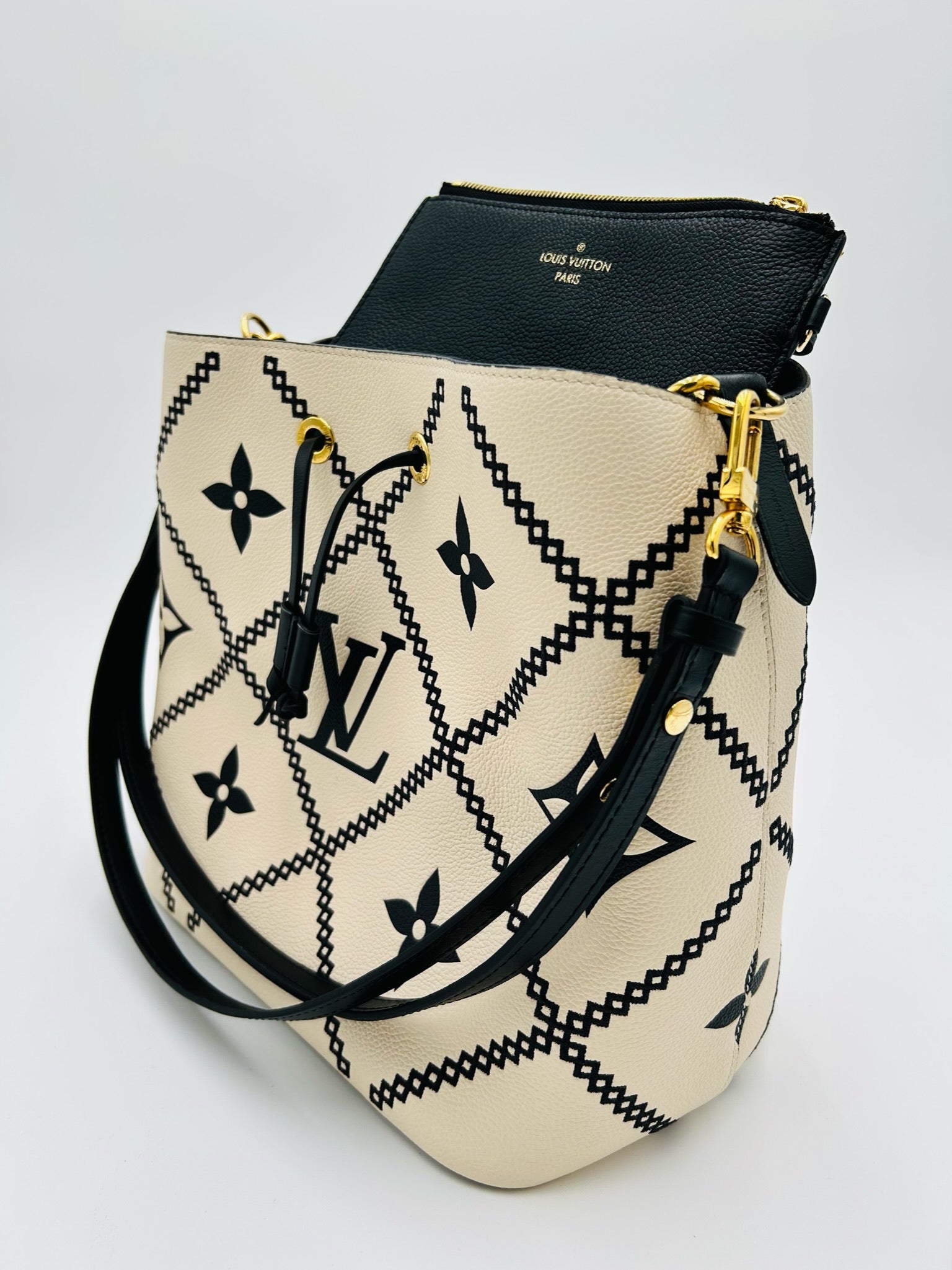 LV NEONOE SPECIAL EDITION OFFWHITE WITH BLACK LOGO